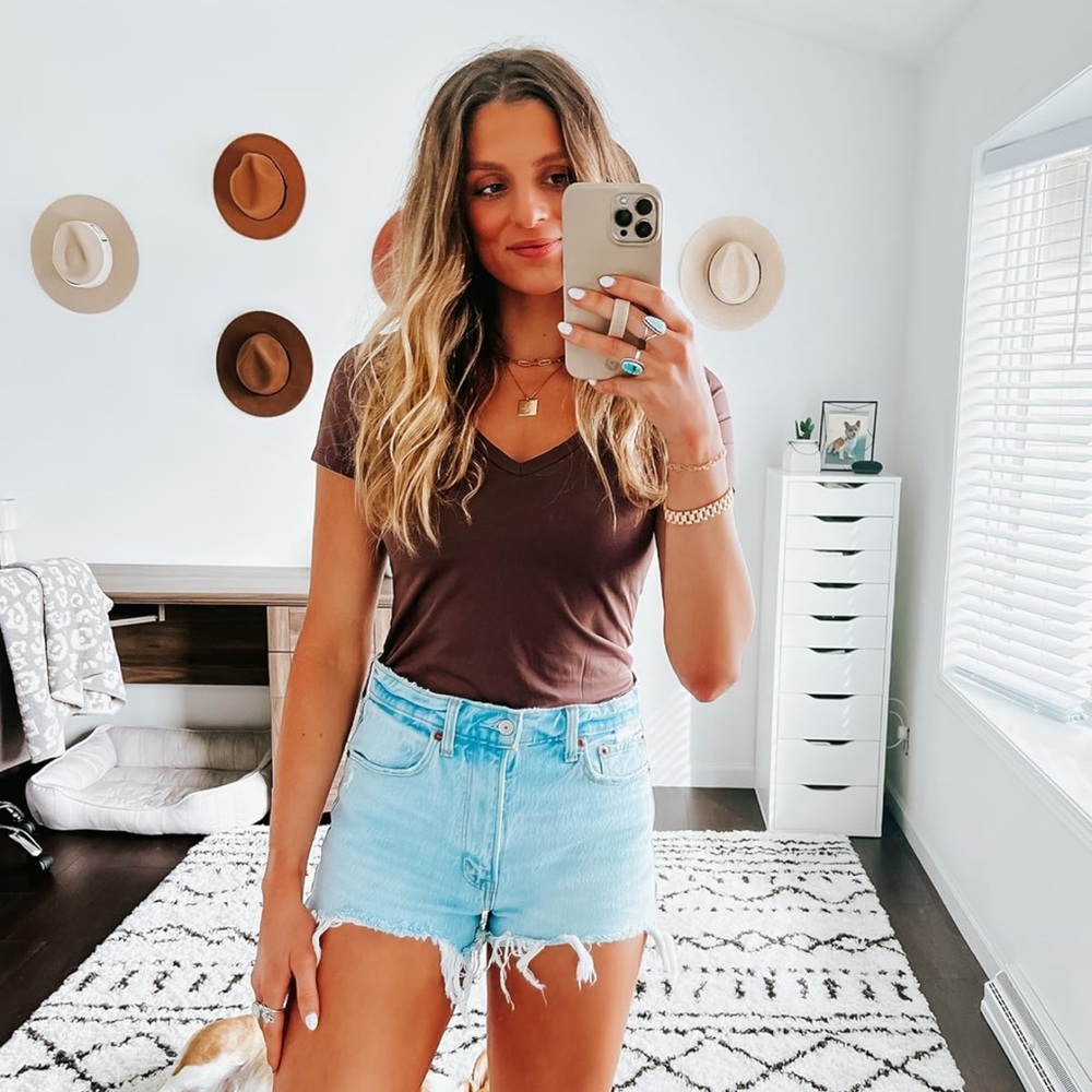 BROWN V-NECK TEE